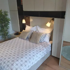 Siedmiogrodzka - Handy Location, Aircon&garage Free Apartament